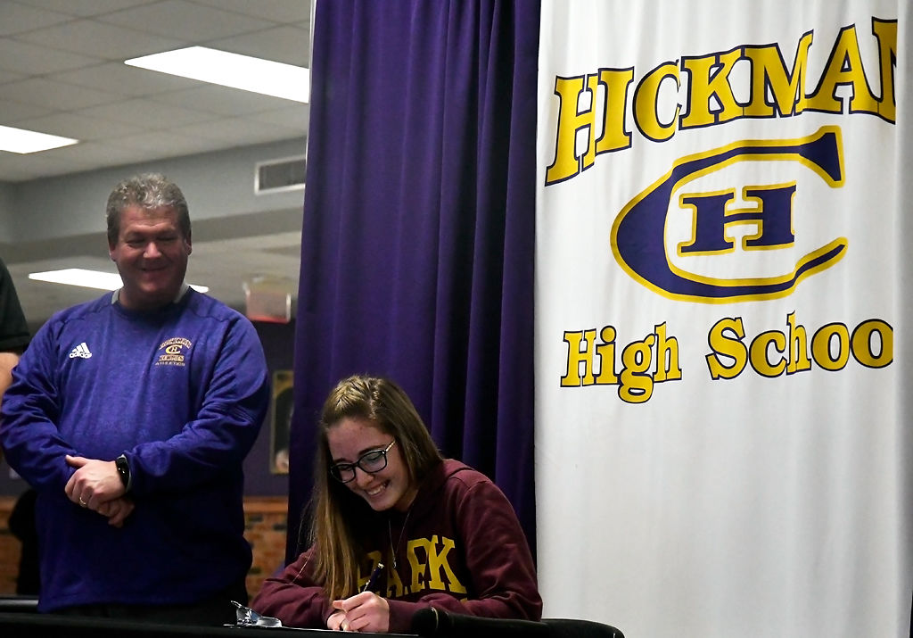 Emma Meyer signs with Park University to play golf